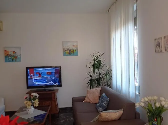 Down Town Emily Daire La Spezia